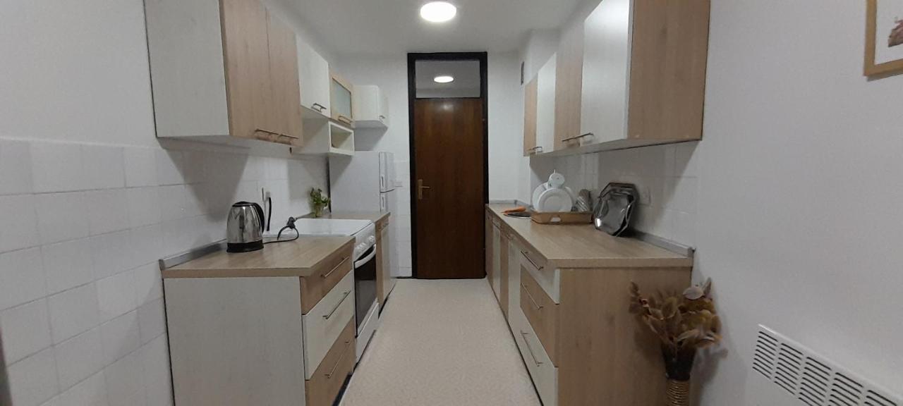 Cozy And Sunny Apartment Near The Airport Szarajevó Kültér fotó