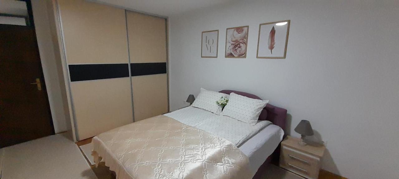 Cozy And Sunny Apartment Near The Airport Szarajevó Kültér fotó