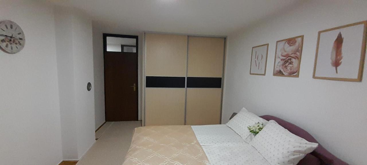 Cozy And Sunny Apartment Near The Airport Szarajevó Kültér fotó