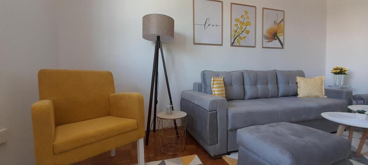 Cozy And Sunny Apartment Near The Airport Szarajevó Kültér fotó