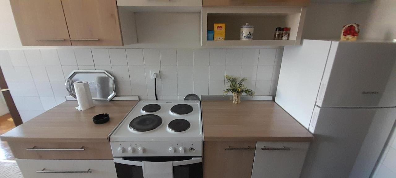 Cozy And Sunny Apartment Near The Airport Szarajevó Kültér fotó